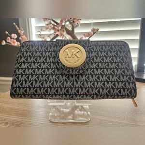 NEW | Michael Kors Wallet